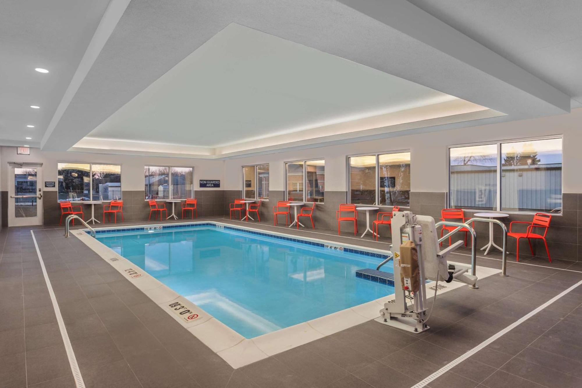 Tru By Hilton Janesville Exterior photo